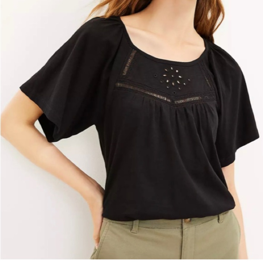 LACE YOKE FLUTTER SLEEVE TEE